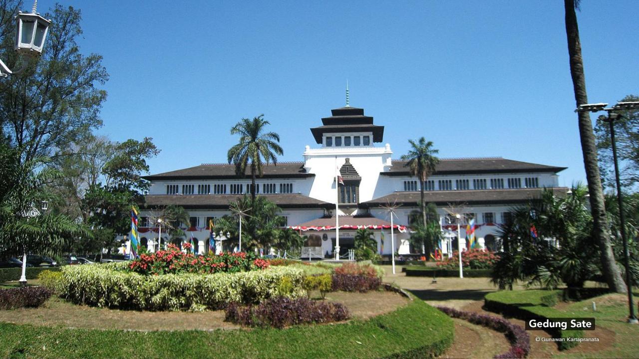 Hotel Bantal Guling Alun Alun Bandung Zewnętrze zdjęcie