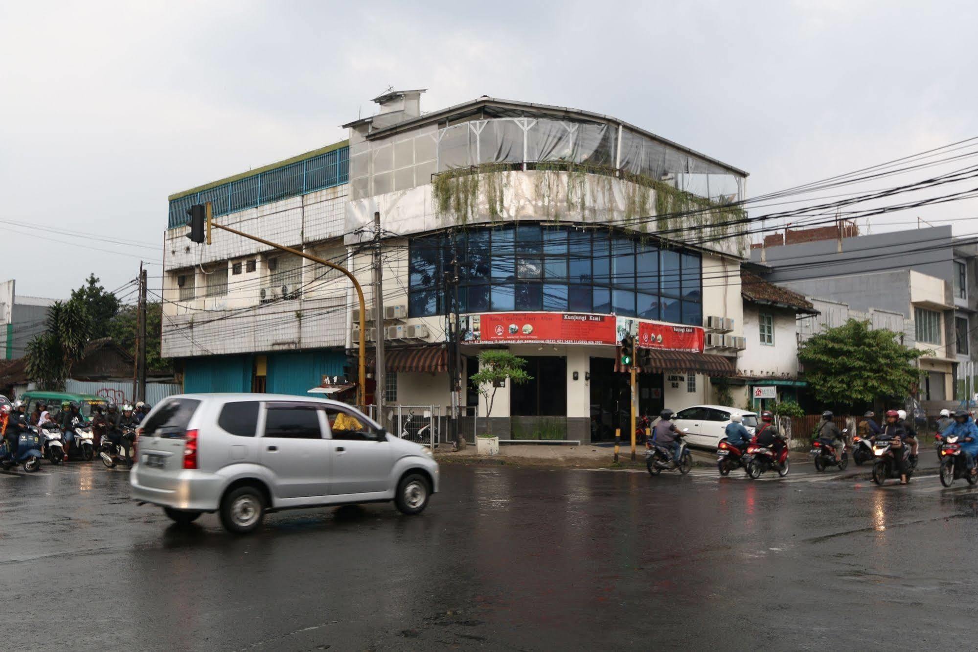 Hotel Bantal Guling Alun Alun Bandung Zewnętrze zdjęcie